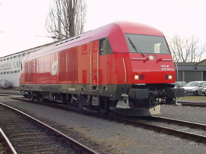 2016.002 wartet auf Ausfahrt aus dem TR-Standort Graz