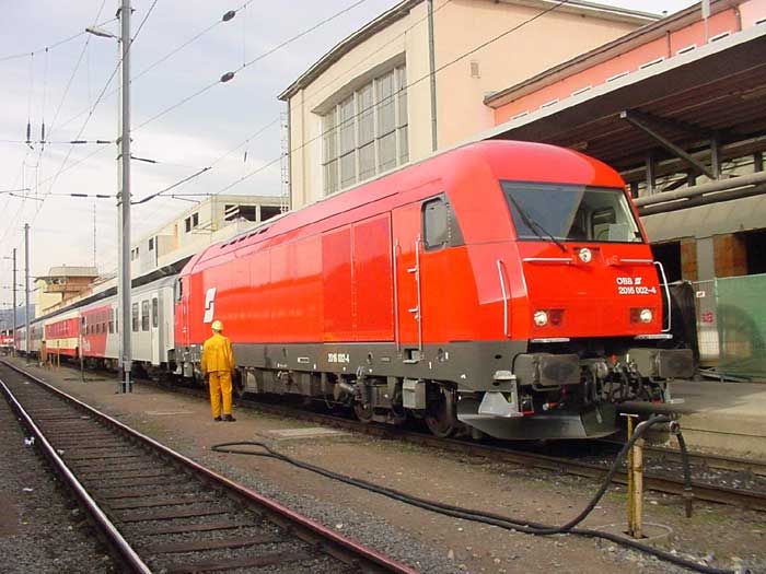 2016.002 vor E 2718 in Graz Hbf