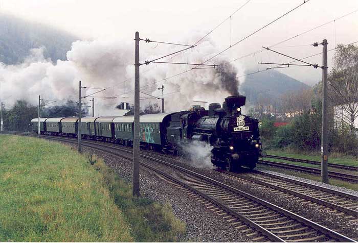 56.3115 der GKE mit Sonderzug  (54 kB)